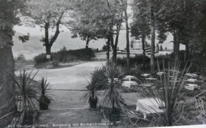 Das Burgberg-Hotel 1929: Kaffeegarten mit grandioser Aussicht.
